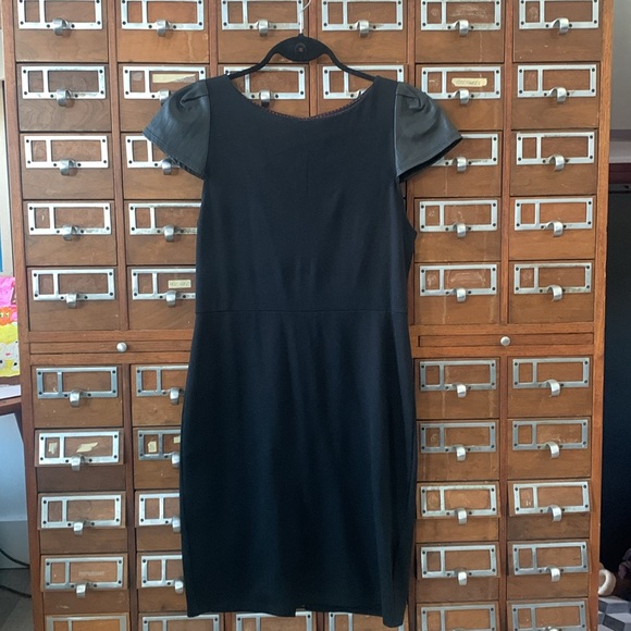 Alice + Olivia Employed Gracie Patent Leather Cap Sleeve Dress Size 10 - Picture 2 of 10